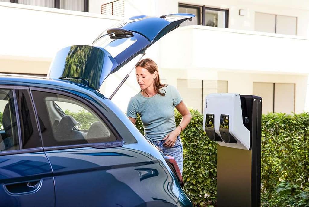 Mennekes amtron twincharge julkisella pysakointialueella