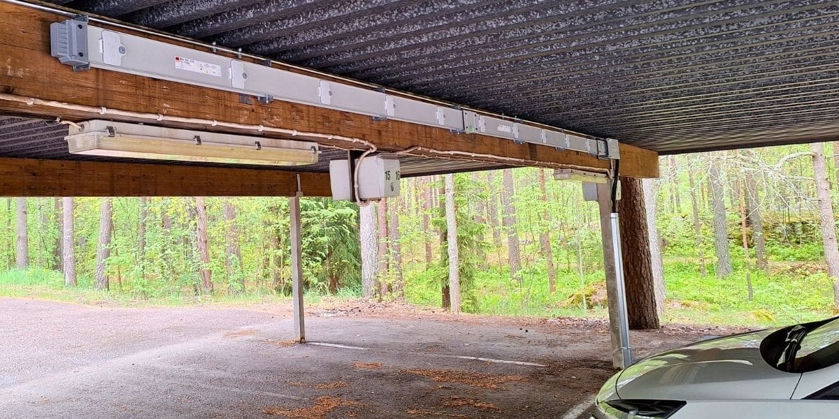 A 160 A busbar installed in the carport to create charging readiness.