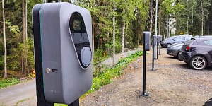 Taloyhtiö valitsi INCH Pro latauslaitteet ja eParking-palvelun