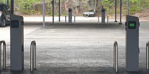 Yhteiskäyttöiset latauspisteet helpottavat arkea Runosmäessä